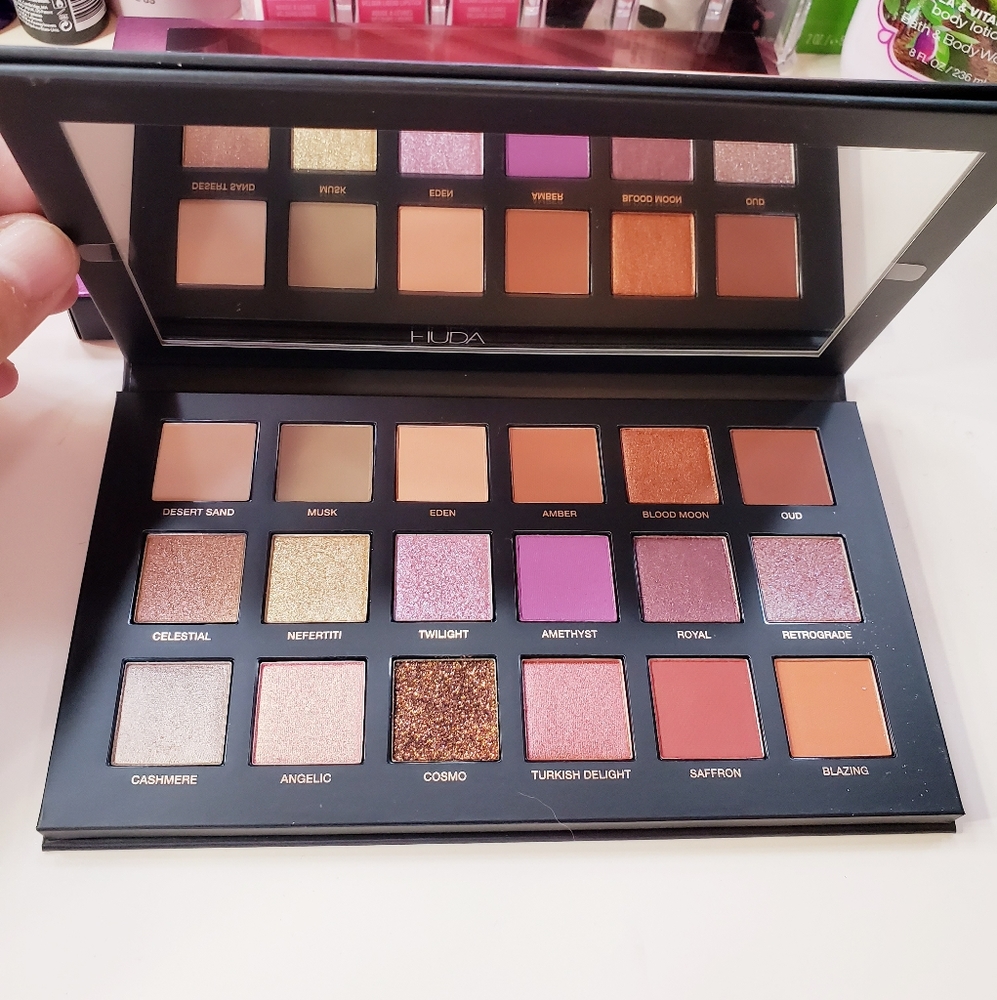Huda Beauty Desert Dusk palette